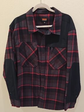 Bass Outdoor Men's Red & Black Plaid Button-Down Shirt